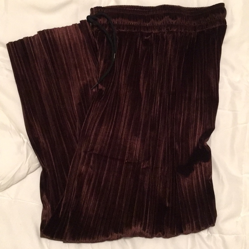 Wide legged pants